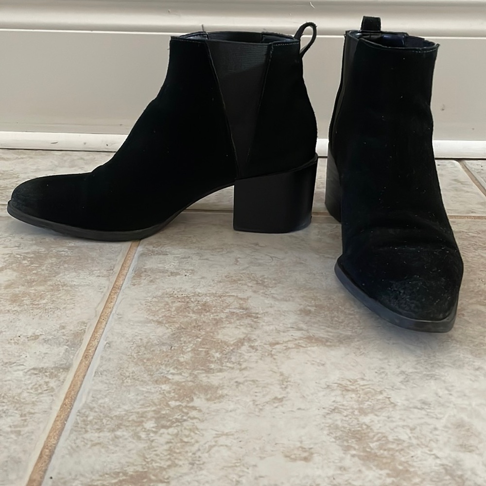 Genuine suede, black Nine West Point toe booties